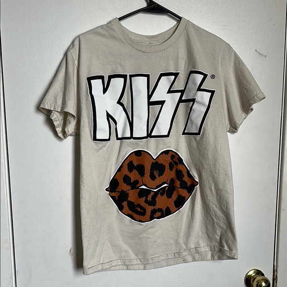 Kiss Tops - Kiss Cream and Brown Short Sleeve Graphic Tee